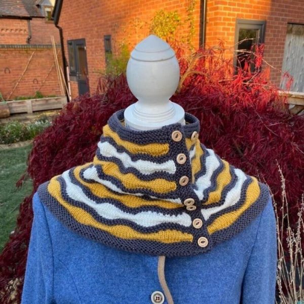 Cowl Knitted Pattern - Wavy Shaped