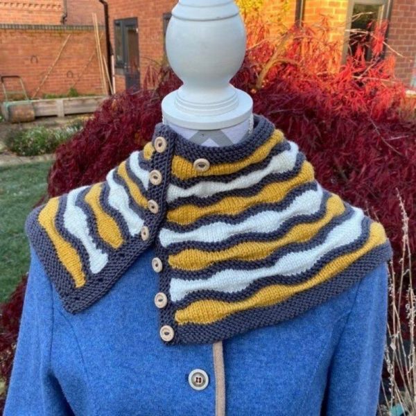 Cowl Knitted Pattern - Wavy Shaped